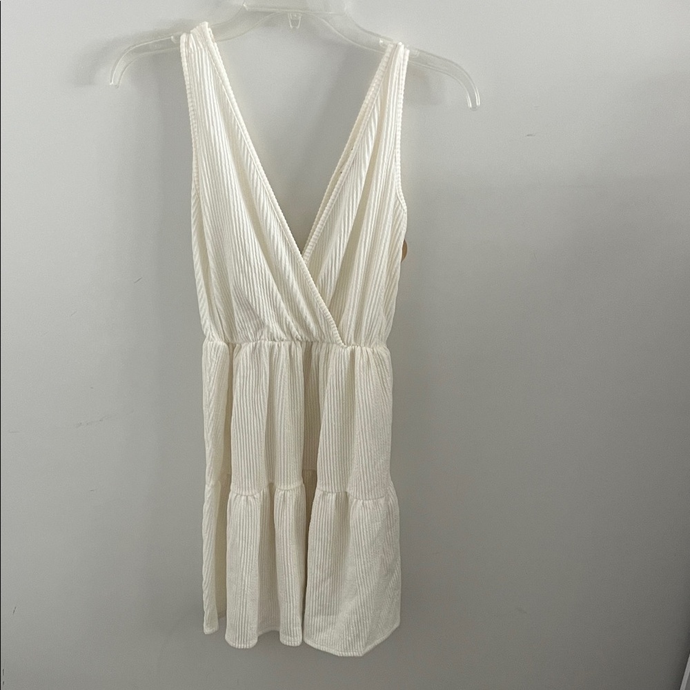 Elegant White Sleeveless Dress